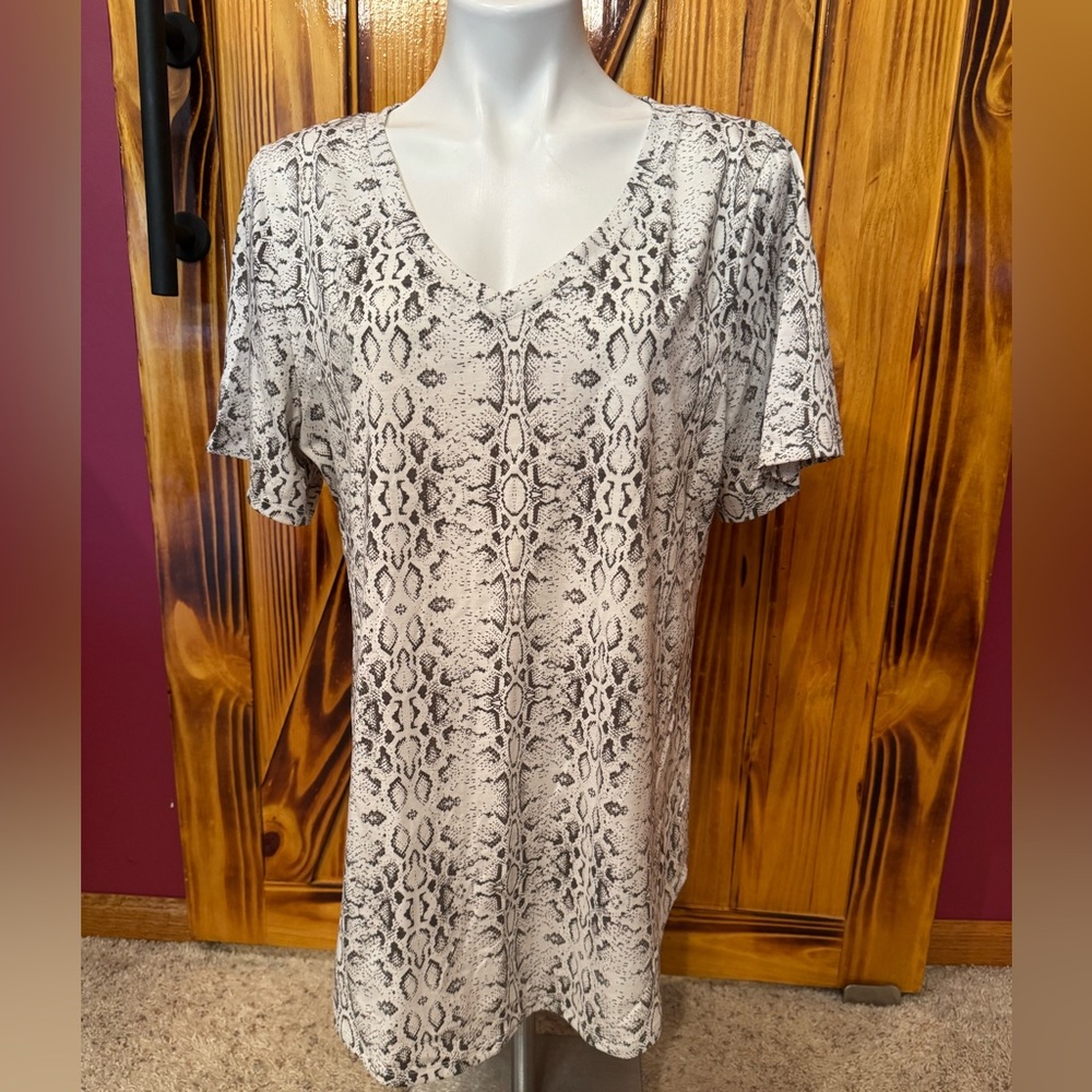 LuLaRoe Iris Gray and Black Snakeskin Print T-Shirt